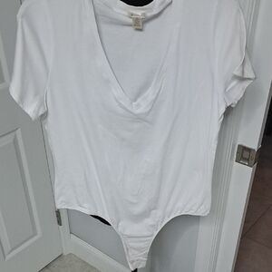 Bozzolo Classic White V-Neck Bodysuit